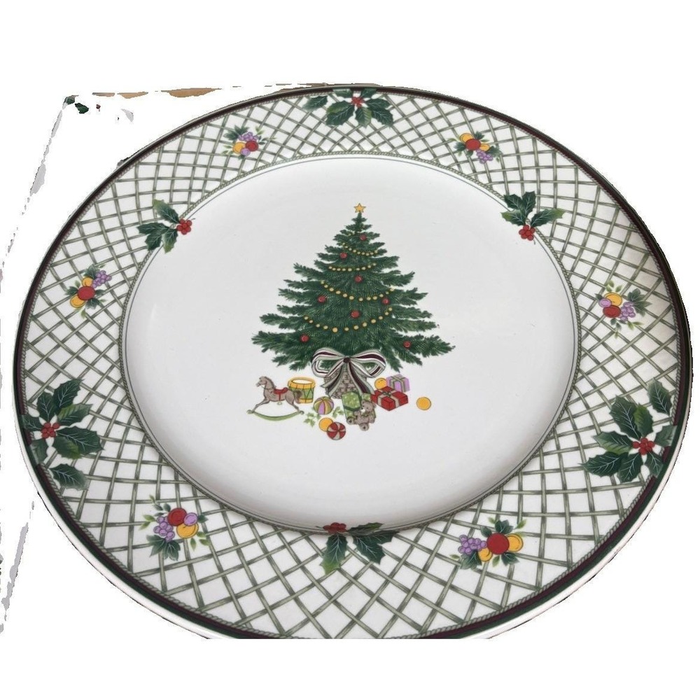 Mikasa Heritage Christmas Story Dinner Plates Set of 4 11" CAB08/401 Boxed